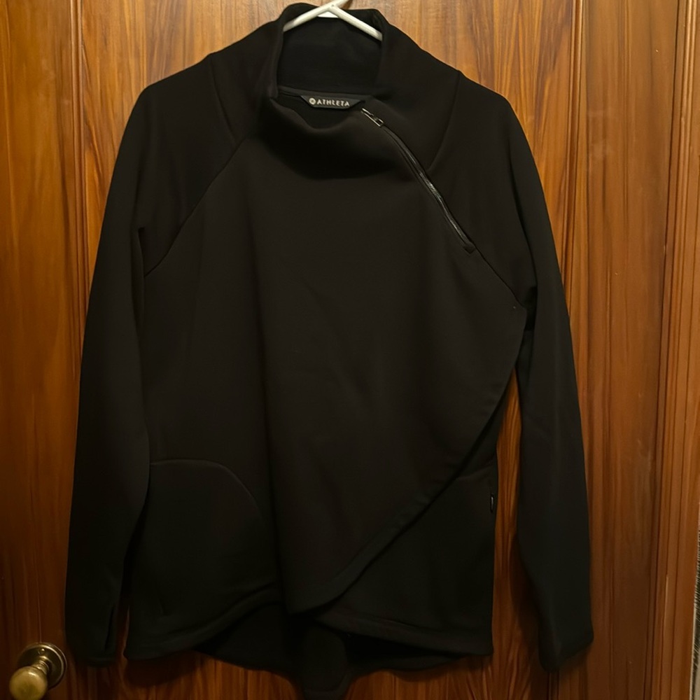 Athleta women’s cozy Karma angled pullover. Black. Size large.